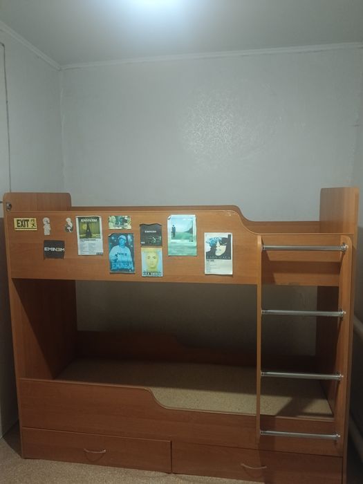 Продам 2х ярусную кровать.