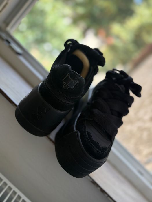 Adidași Naked Wolfe