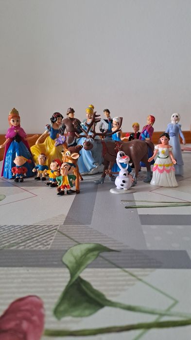 Figurine și jucării Disney.