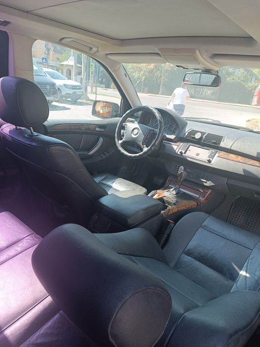 Vând BMW X5 e53, 2006,3.0d, facelift, 218 cp, funcțională, cu bătaie la motor, pentru dezmembrări.