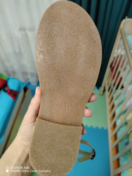 Vând sandale NOI, din piele naturală