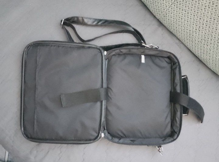 Кожена чанта за лаптоп