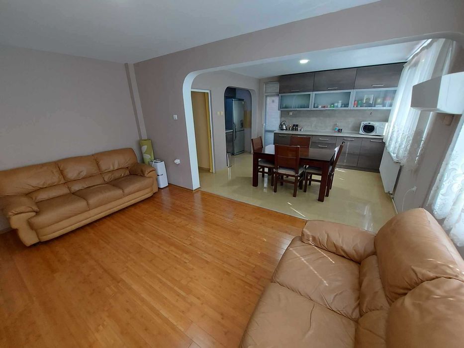 Продава се Тристаен апартамент в Търговище, Център - 115 кв.м за 1242 €/кв.м - Снимка #3