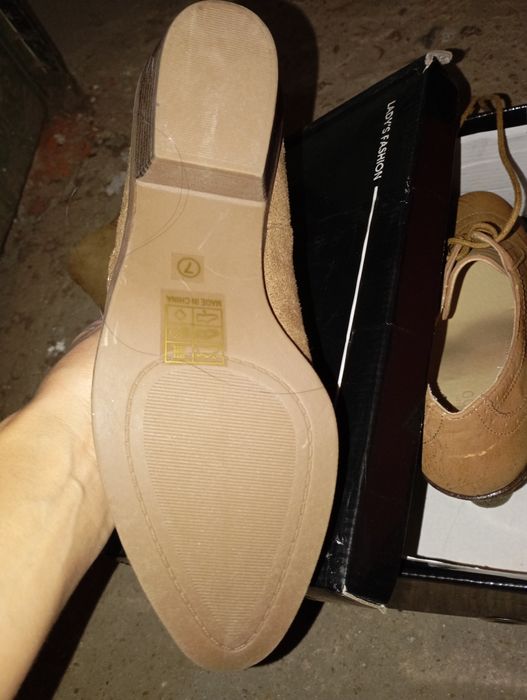 Боти нови и носени веднъж