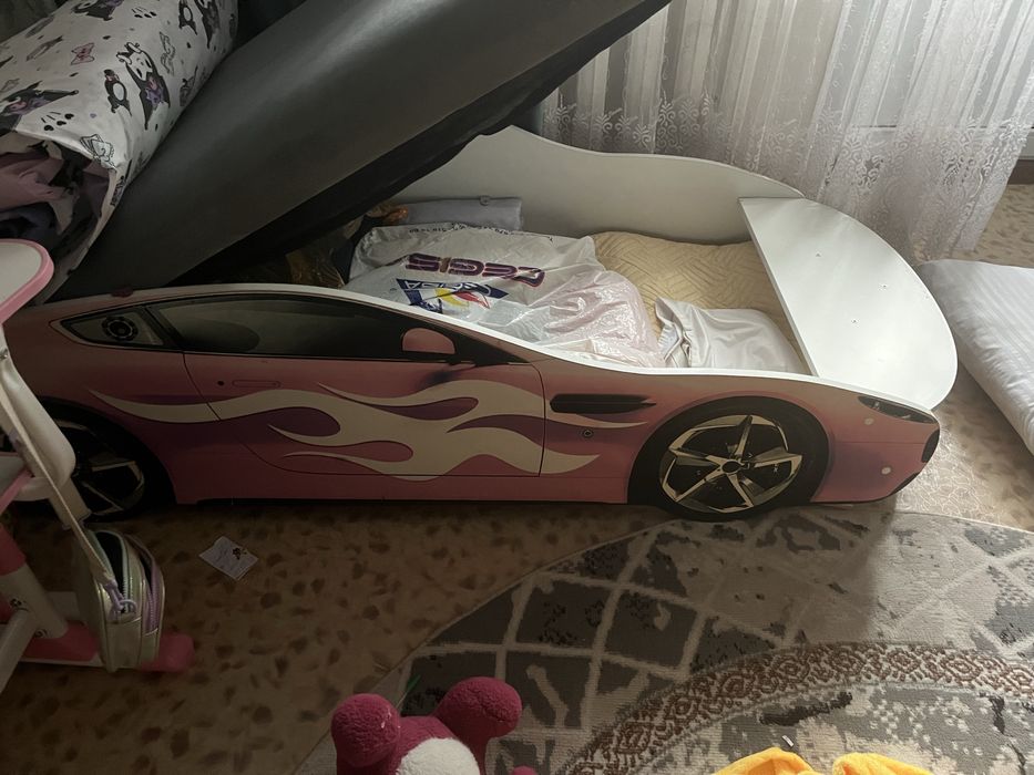 Детская кровать машина