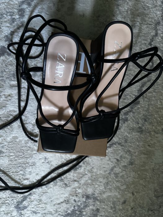 Туфли на завязках Zara