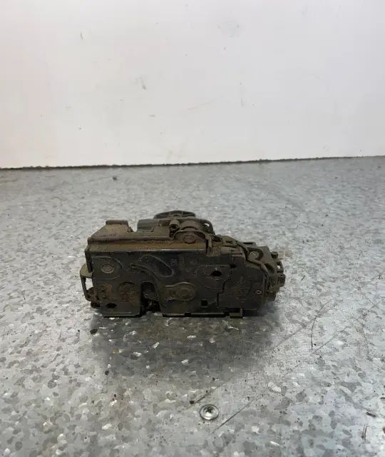 Broasca usa spate stanga Volkswagen VW Golf 2001 1.6 MT (105 hp)