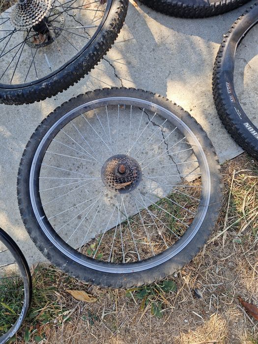 Vand roti si cauciucuri de bicicleta