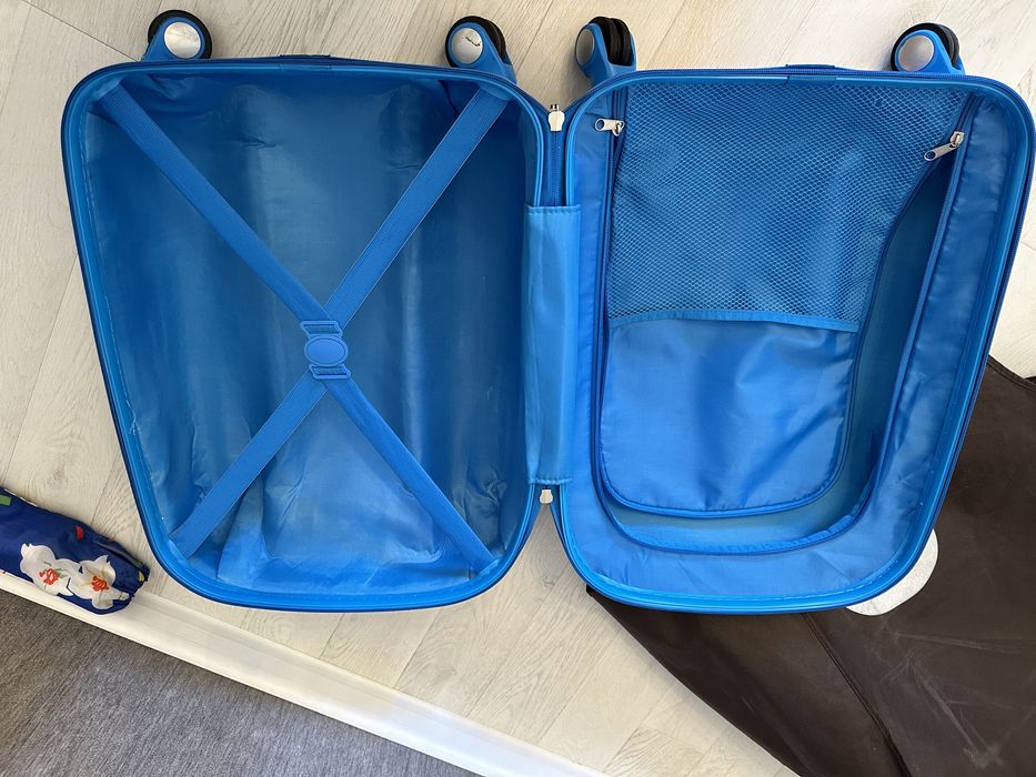 Продам чемодан Беймакс