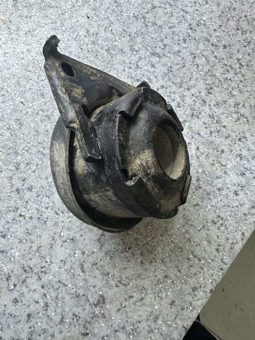 Подушка двигателя . Прадо 120 2.7