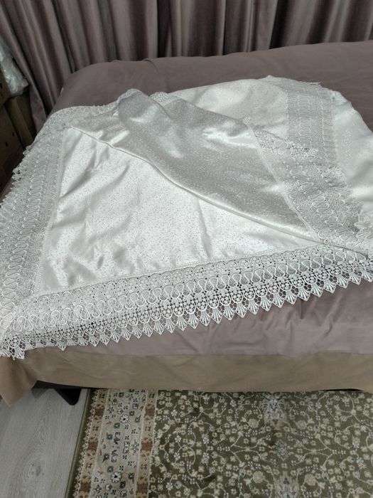 Стол для гостиной.