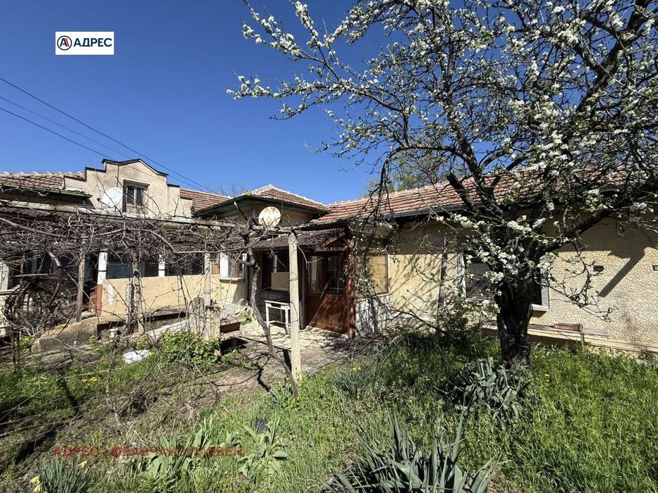 Къща в Ловеч, област-с.Крушуна площ 120 цена 48000