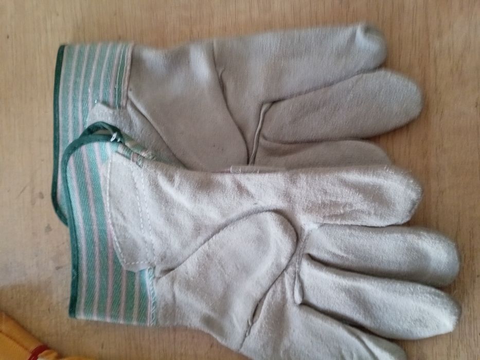 Рабочие перчатки.