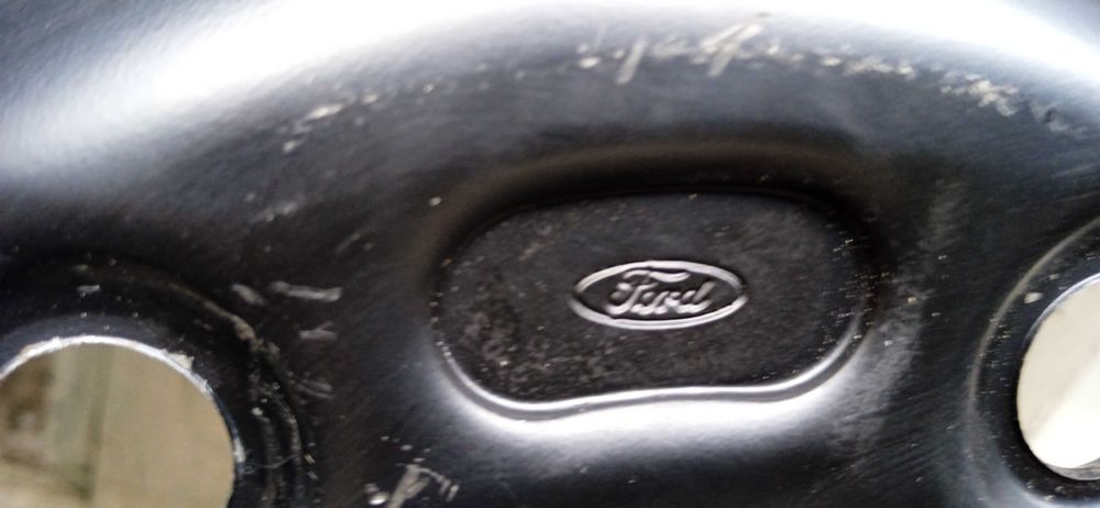 резервна гума патерица Форд Волво 16 или 17 цола нови
