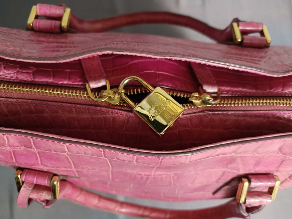 Модная кожаная розовая сумка б/у