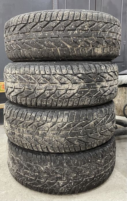 Продам зимний комплект шин 205/55/16