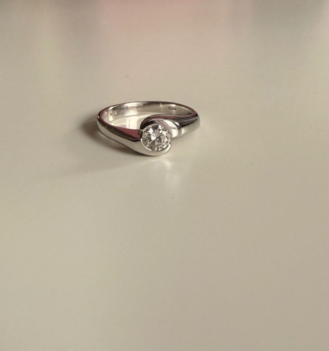 Inel din aur alb 14K cu diamant Hearts & Arrows – piesă specială