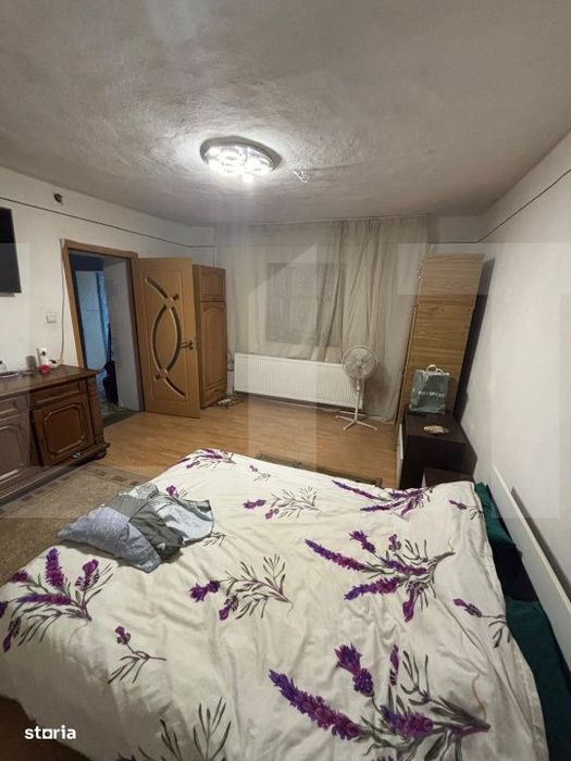 Casa spatioasa, 177 mp construiti, teren 3400 mp, 5 camere, cazan pe l