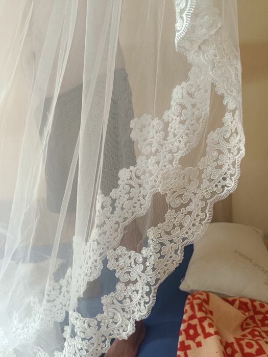 Булчинска  рокля и дълъг воал