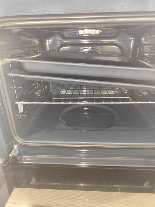 Фурна за вграждане Hotpoint Ariston FA3 841 H IX HA – Инокс – Като нова!