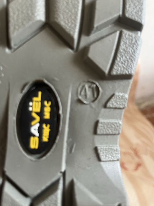 Новые рабочие кроссовки 41 размер