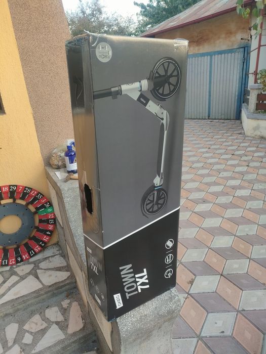 Vând trotinetă nouă.