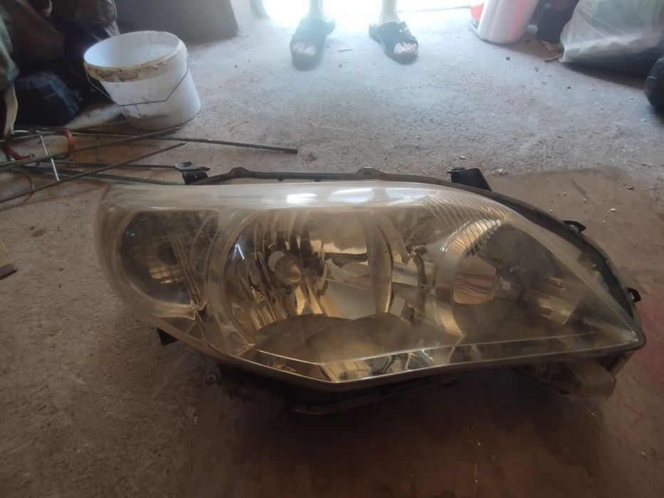 Продам фару на короллу