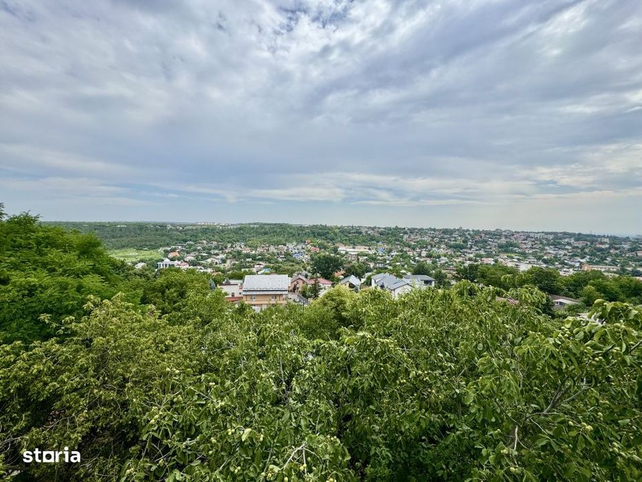 Vanzare Vila Unicat in Copou- 1000 mp utili + 2300 teren, 15 parcari.