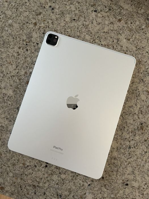 Ipad pro 12.9(wifi)+Apple Pencil+Набор аксессуаров.