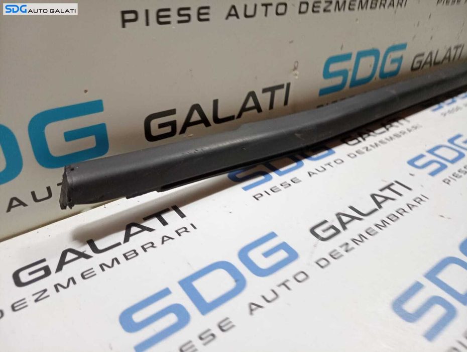 Perie Bandou pentru Geam Sticla de pe Usa Portiera Stanga Spate Skoda Octavia 3 Break Combi 2013 - 2017 Cod 5E9839477 [M5799]