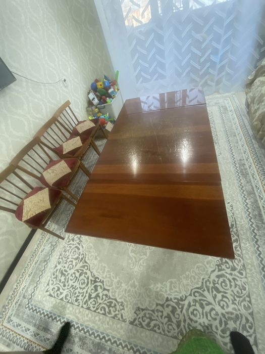 Стол орындығымен