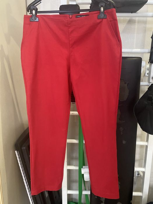 Продам женский красный костюм