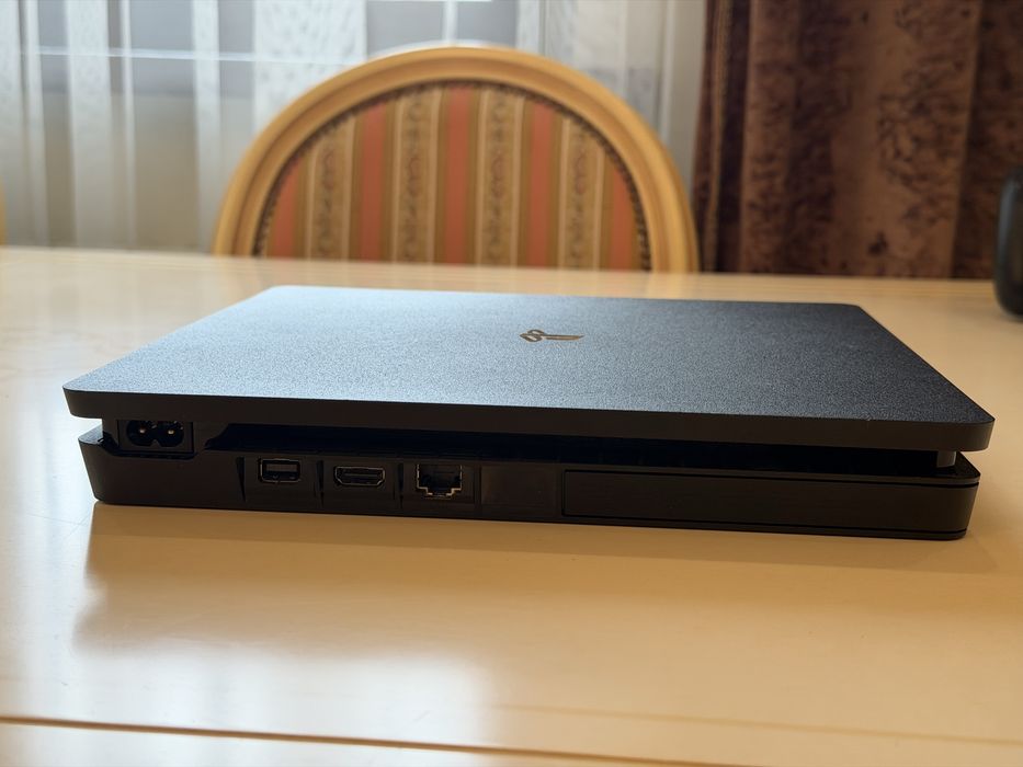 Playstation 4 Slim