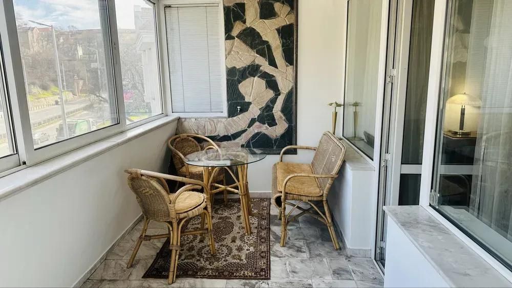 Дава се под наем Тристаен апартамент в Пловдив, Център - 100 кв.м за 987.36 € - Снимка #9