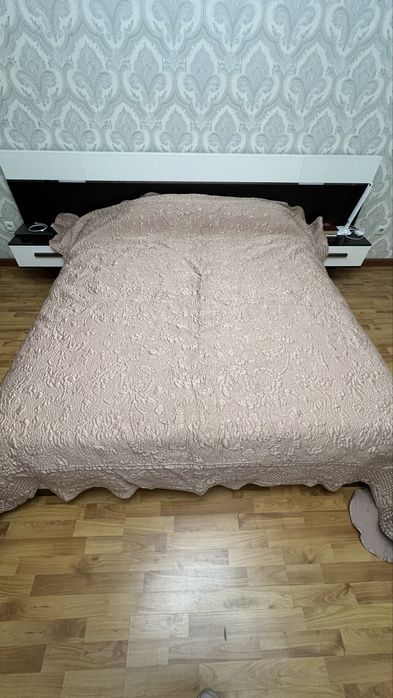 Разные покрывала и наволочки для подушек