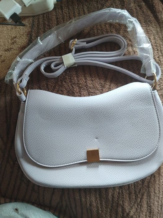 Vând geana dama  spațioasă