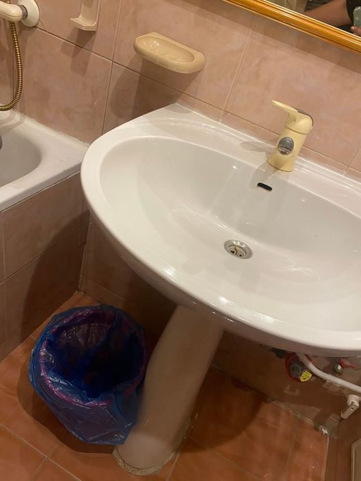 Chiuveta cu picior  și baterie