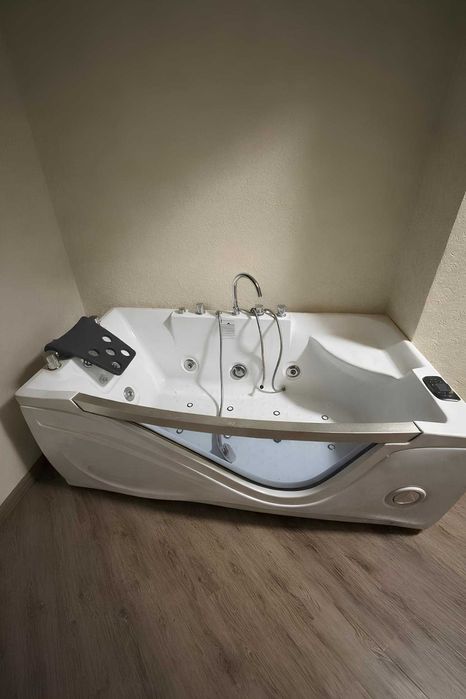 Гидромассажная ванна (джакузи)