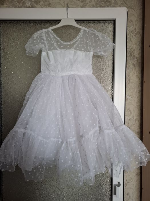 Платьена Новый год на 4-6 лет в отличном состоянии на  праздник,  той.