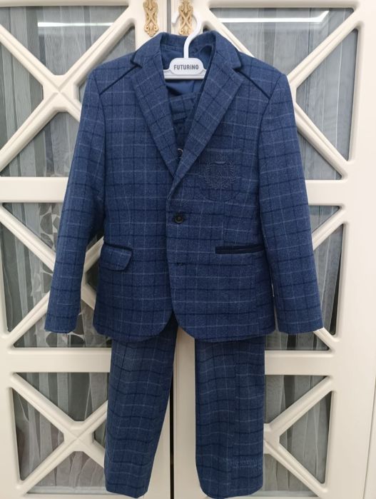 Продам школьный костюм