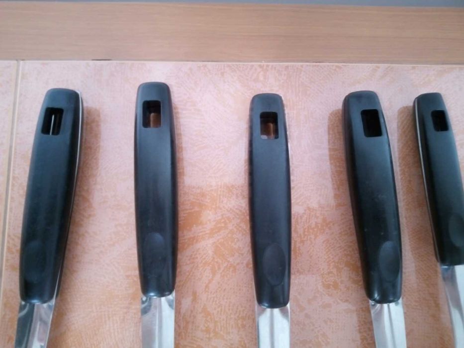 Set 5 ustensile de bucătărie din inox cu mâner negru