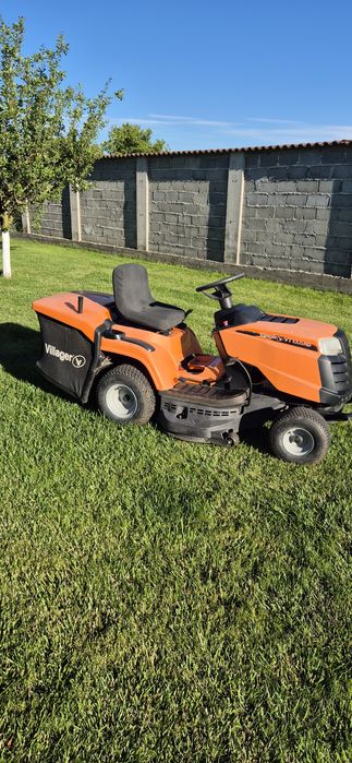 Tractoras de tuns iarba vilager