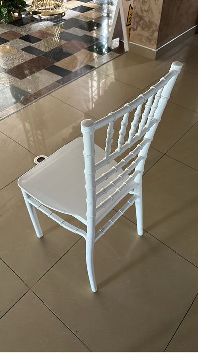 Vand scaune Chiavari Super pret