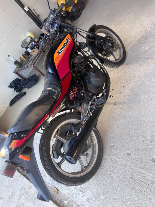 Motocicleta kawasaki gpz 305