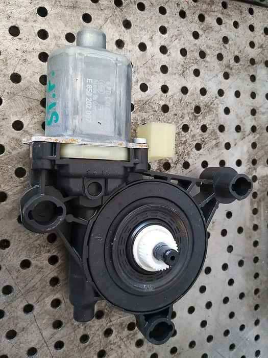 Motoras macara stanga fata vw golf 8 e850202097 0130822715 5q0959801a
