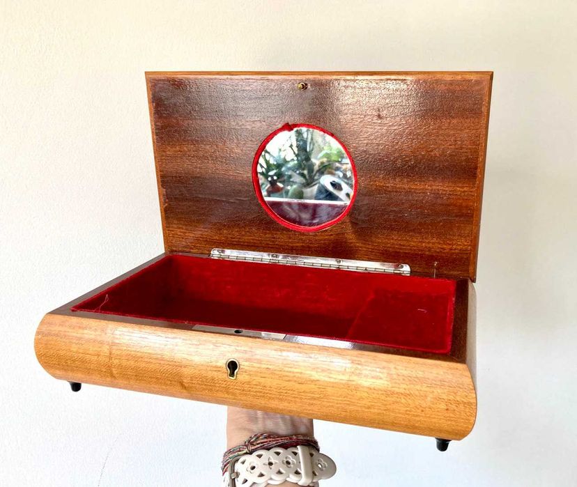 Винтажная музыкальная шкатулка из дерева с инкрустацией, Италия/Япония