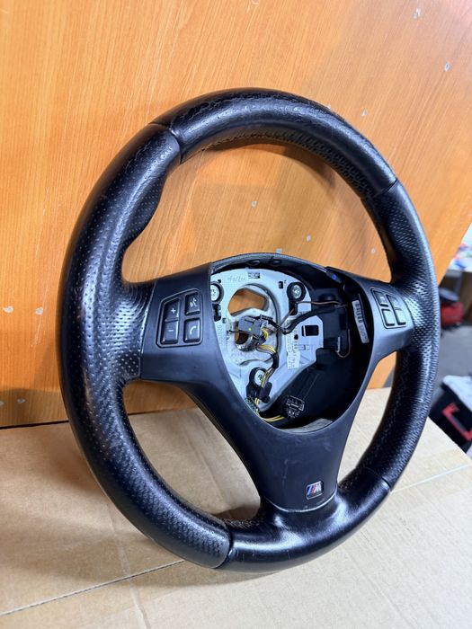 Volan m pachet bmw e90 e91 e92 e93 e87 e81 e82 e88 e84