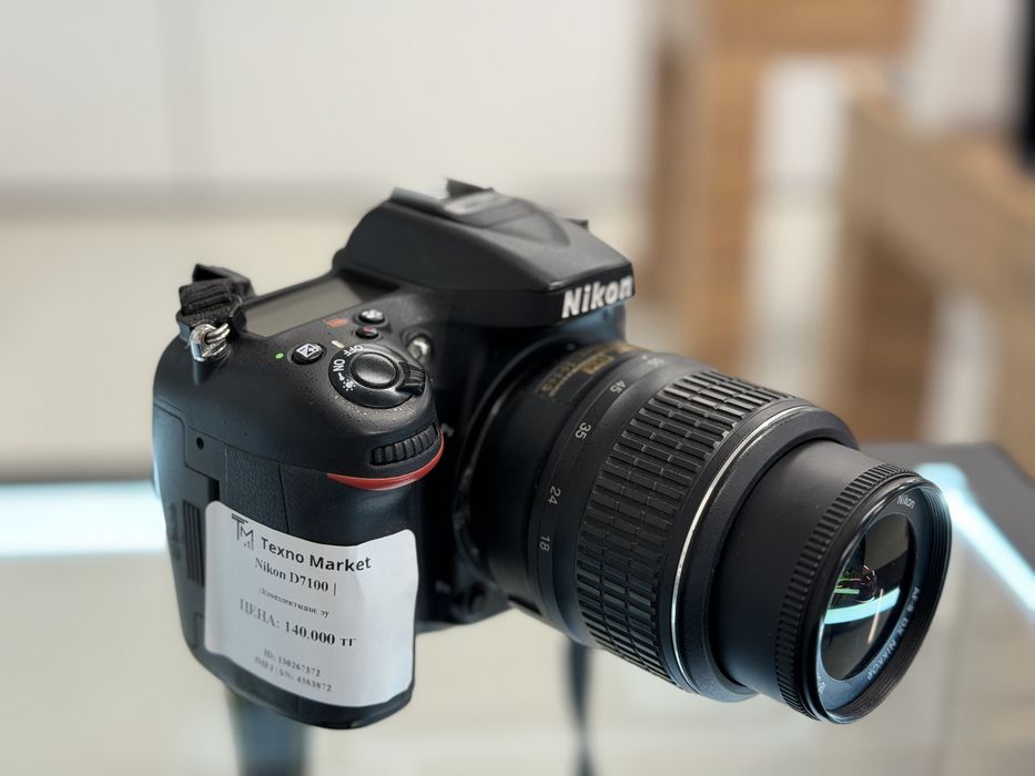 Nikon      D7100