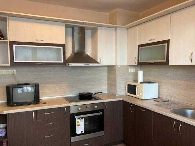 Тристаен обзаведен апартамент в ж.к. Лазур