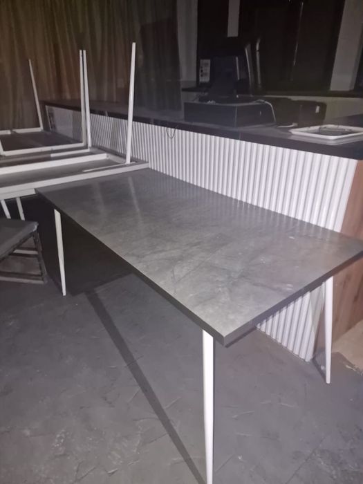 Продаются стол и стулья